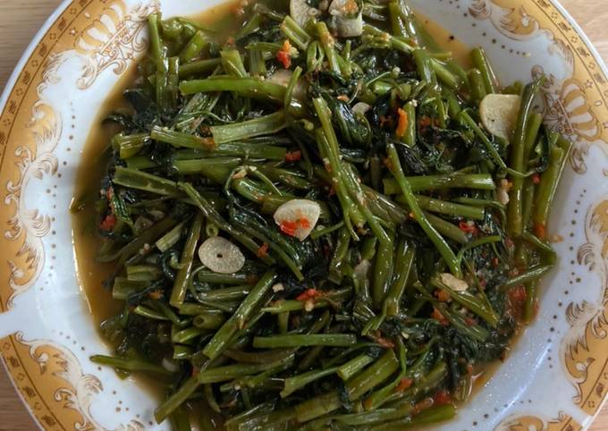 Cara Gampang Membuat Tumis Kangkung Sambal Plecing, Bikin Ngiler
