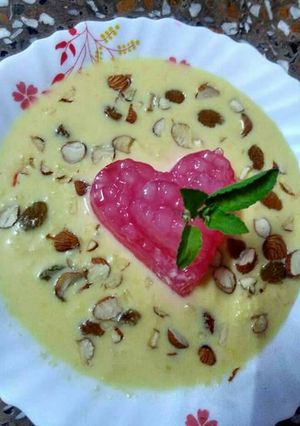 A picture of Kesar rabdi rose sago pudding.