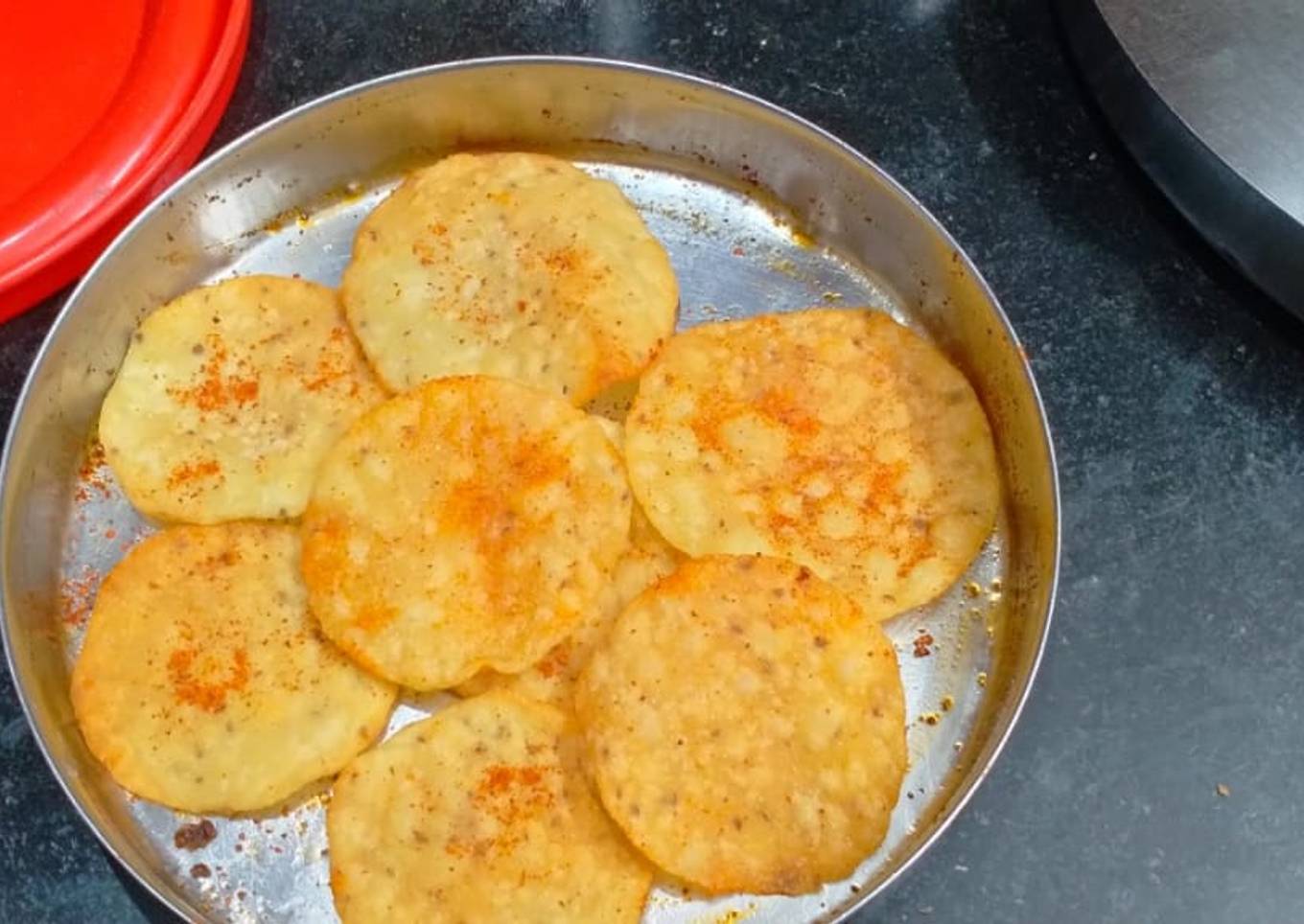 Aloo Papdi (Aloo ki Mathri)