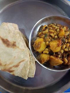 चवळीची भाजी (कडधान्य) (chavli bhaji recipe in marathi) रेसिपी चे मुख्य फोटो 