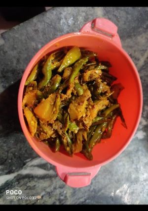 A picture of Masala mirchi.