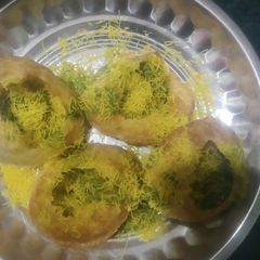 A picture of Green Ragda puri.