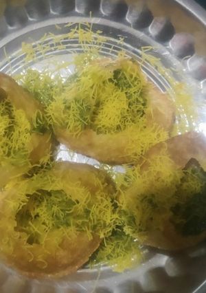 A picture of Green Ragda puri.