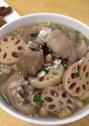 Hình của món Giò heo hầm đậu phộng.