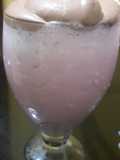 স্ট্রবেরি চকোলেট মিল্ক শেক (strawberry chocolate milk shake recipe in Bengali)