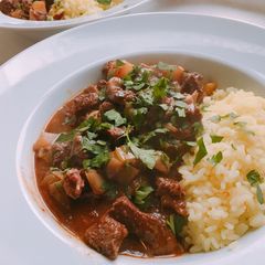A picture of One Pot Beef and Potato Bourguignon.