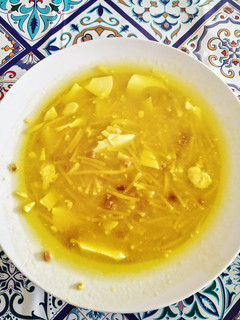 Una foto de Sopa con jamón y huevo