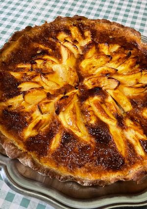 Une photo de Gâteau façon tarte aux pommes et prune