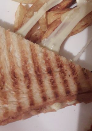 صورة لوصفة سندوتش الجبن و التن