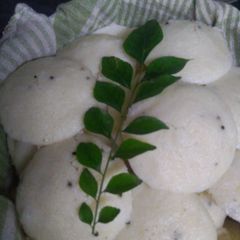 A picture of Idli.