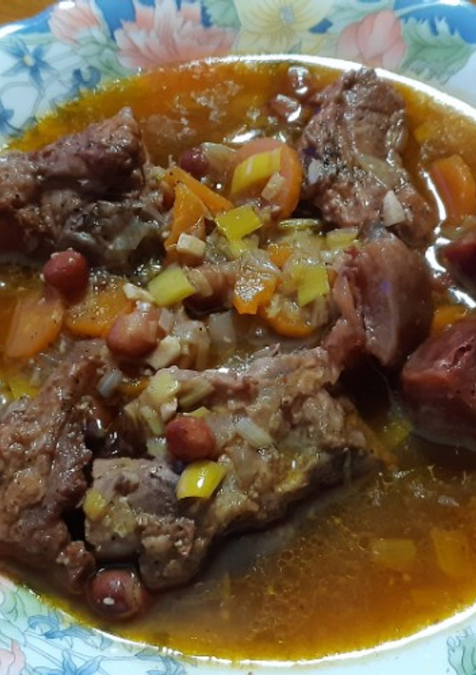 Una foto de Alubias de Tolosa con costillas y punta de jamón