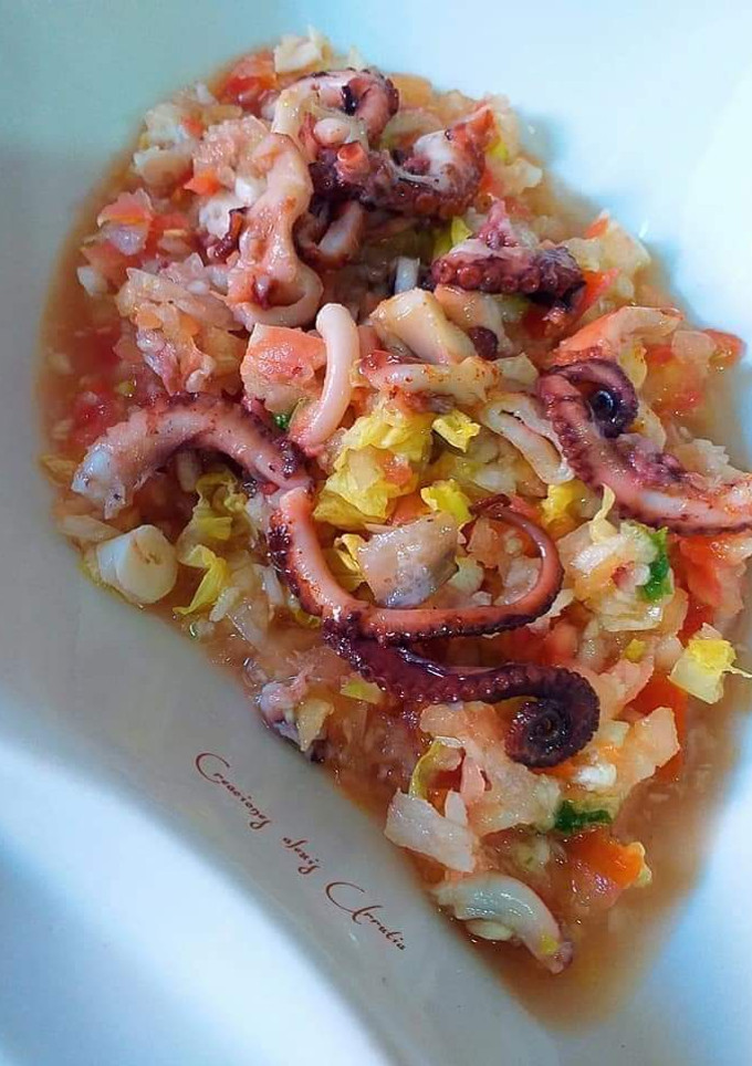 Una foto de Ensalada de picadillo con pulpitos y toque de pulpo a la gallega