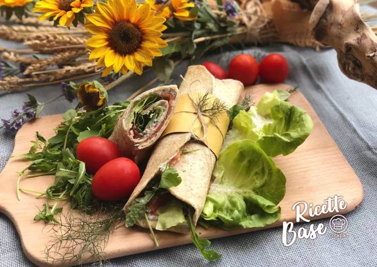 Piadina con salmone e salsa Tzatziki