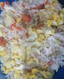 Ensalada de arroz, papa, zanahoria y pollo
