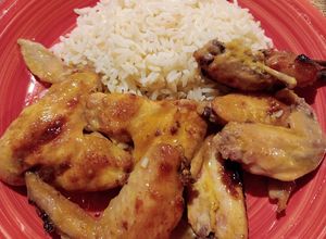 Una foto de Alitas de pollo en salsa de mostaza y miel