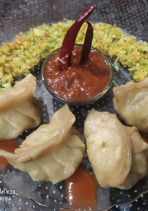 वेज मोमोज़ (चटकारेदार वेजिटेबल मोमोज़) (veg momos( chatakaredar vegetable) recipe in hindi) रेसिपी मुख्य फोटो