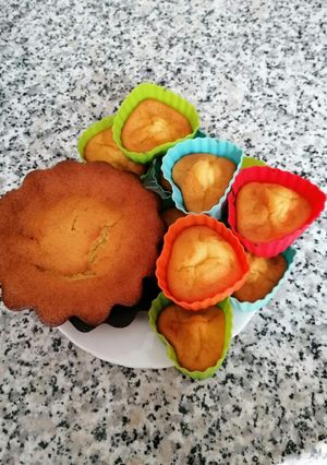 Una foto de Magdalenas con limón