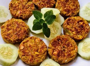Una foto de Mini hamburguesas de garbanzos y palta en licuadora 🥑 Veggie burger 🍔 Green vegan burger 🍔