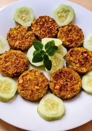 Una foto de Mini hamburguesas de garbanzos y palta en licuadora 🥑 Veggie burger 🍔 Green vegan burger 🍔