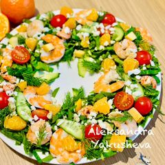 A picture of Salad "Wreath" of spinach with shrimps and tangerine.
