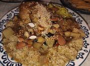 Una foto de couscous con verdura y almendra