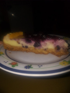 Una foto de Cheesecake de frutos rojos al horno 🍒🍇🍓