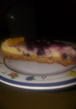 Una foto de Cheesecake de frutos rojos al horno 🍒🍇🍓