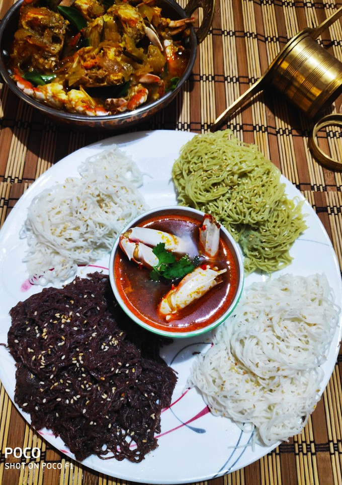 A picture of Colourful Stringhoppers with Crab stew.