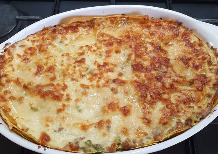 Steps to Prepare Fatto in casa super veloce Lasagne porro asparagi e salsiccia