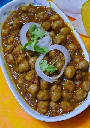અમૃતસરી પીંડી છોલે (Amister pindi chole in Gujarati) રેસીપી મુખ્ય ફોટો