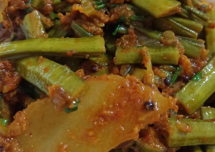Easiest Way to Prepare Any-night-of-the-week Gawar Phali Aloo ki sabzi//Cluster Beans &amp; potato Fried Recipe