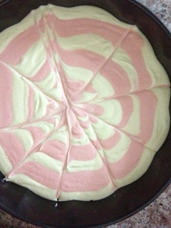A picture of Strawberry Vanilla Flower Cake.