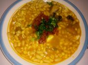 Una foto de locro de maíz blanco