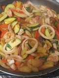Tôm, mực xào rau củ