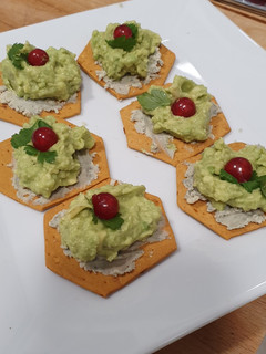 Una foto de Canapés de queso azul stilton y aguacate