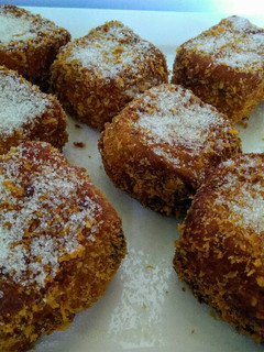 Una foto de Cuadritos de pan rellenos de crema pastelera de ayer!💕