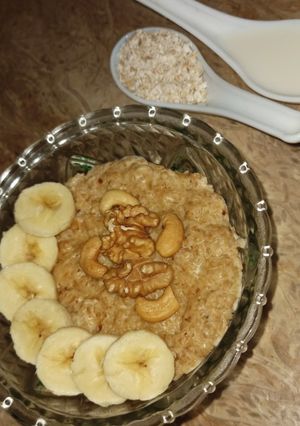 A picture of Oatsmeal with Milk.