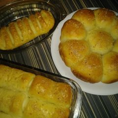 A picture of Chicken cheese buns and rolls.