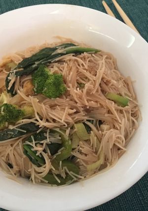 Una foto de Vermicelli con vegetales al Wok