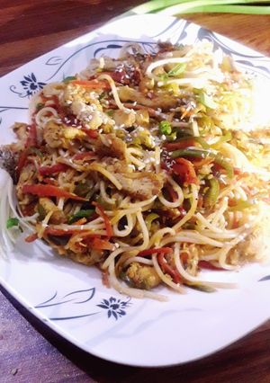 A picture of Chicken manchurian spaghetti.