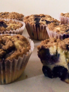 Una foto de Muffins de arándanos con crumble