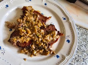 Una foto de Ternera a la plancha con Salsa de Verduras y Setas