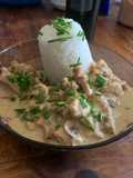 Strogonoff de pollo con timbal de arroz