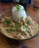 Strogonoff de pollo con timbal de arroz