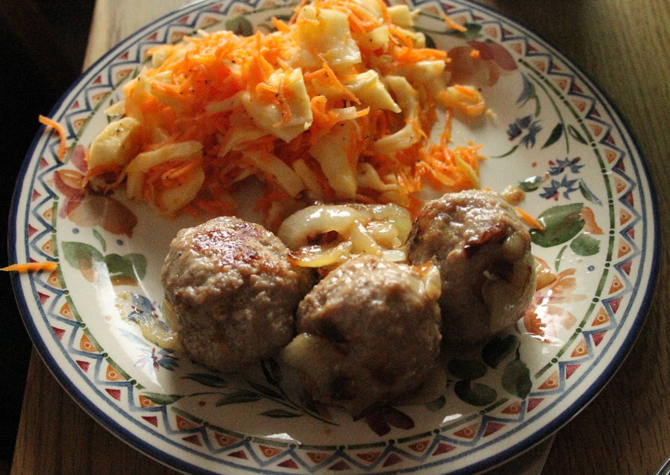 Albóndigas Minguito, y ensalarda de aquellas