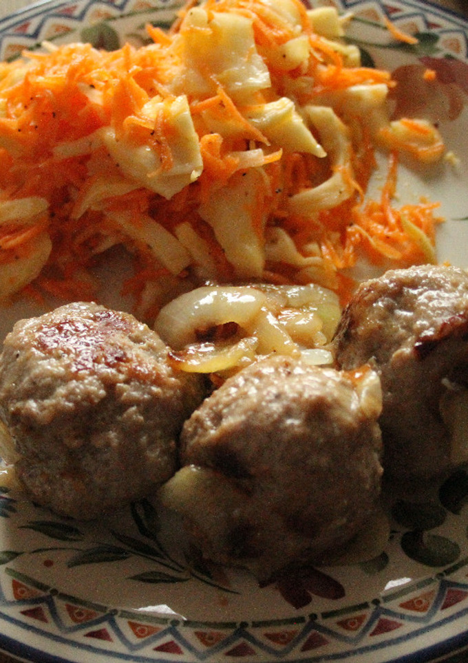 Una foto de Albóndigas Minguito, y ensalarda de aquellas
