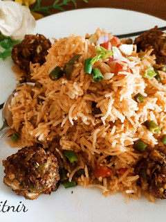 સેઝવાન ફ્રાઇડ રાઇસ (Schezwan Fried Rice Recipe In Gujarati) રેસીપી મુખ્ય ફોટો