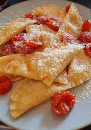 Una foto de Agnolotti con papa y taleggio
