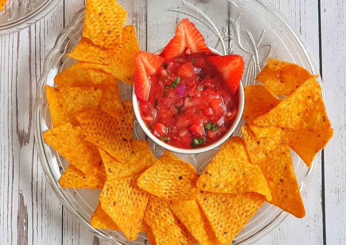 Steps to Make Speedy Strawberry salsa with nachos