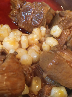 Una foto de Pozole de puerco 🐷